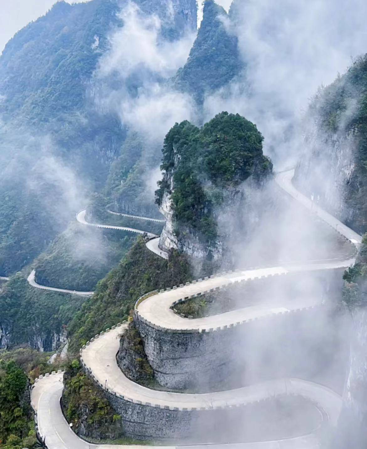 大连到张家界旅游现在多钱？实时价格查询，让你心中有数！