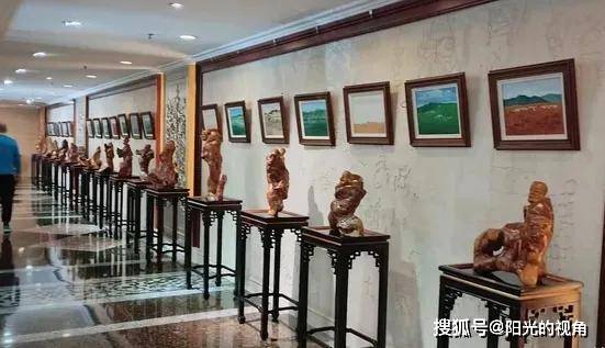 画家李金玺老师，油画草原中的忧虑与向往