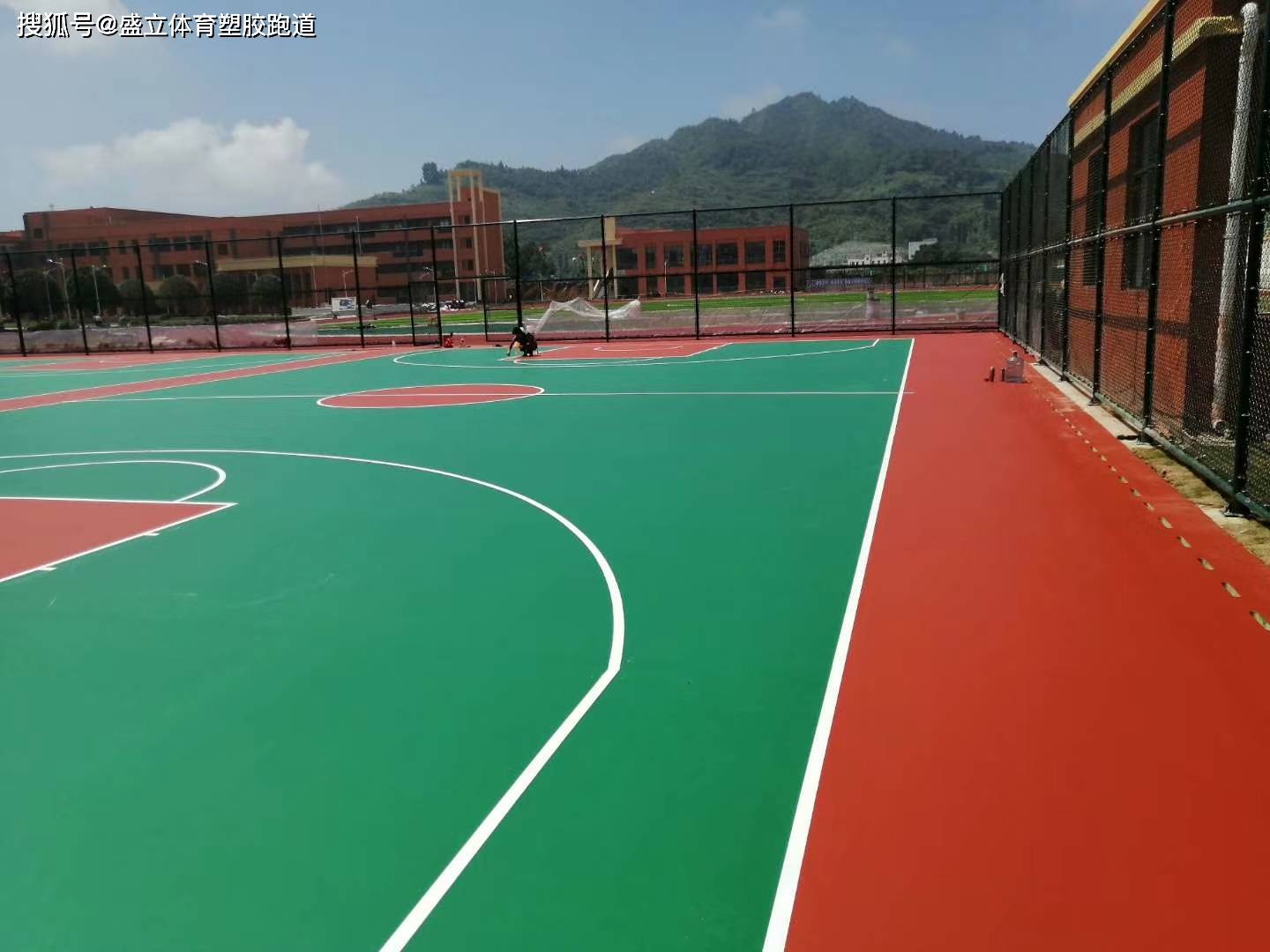 丙烯酸球场多少钱一平米价格多少钱