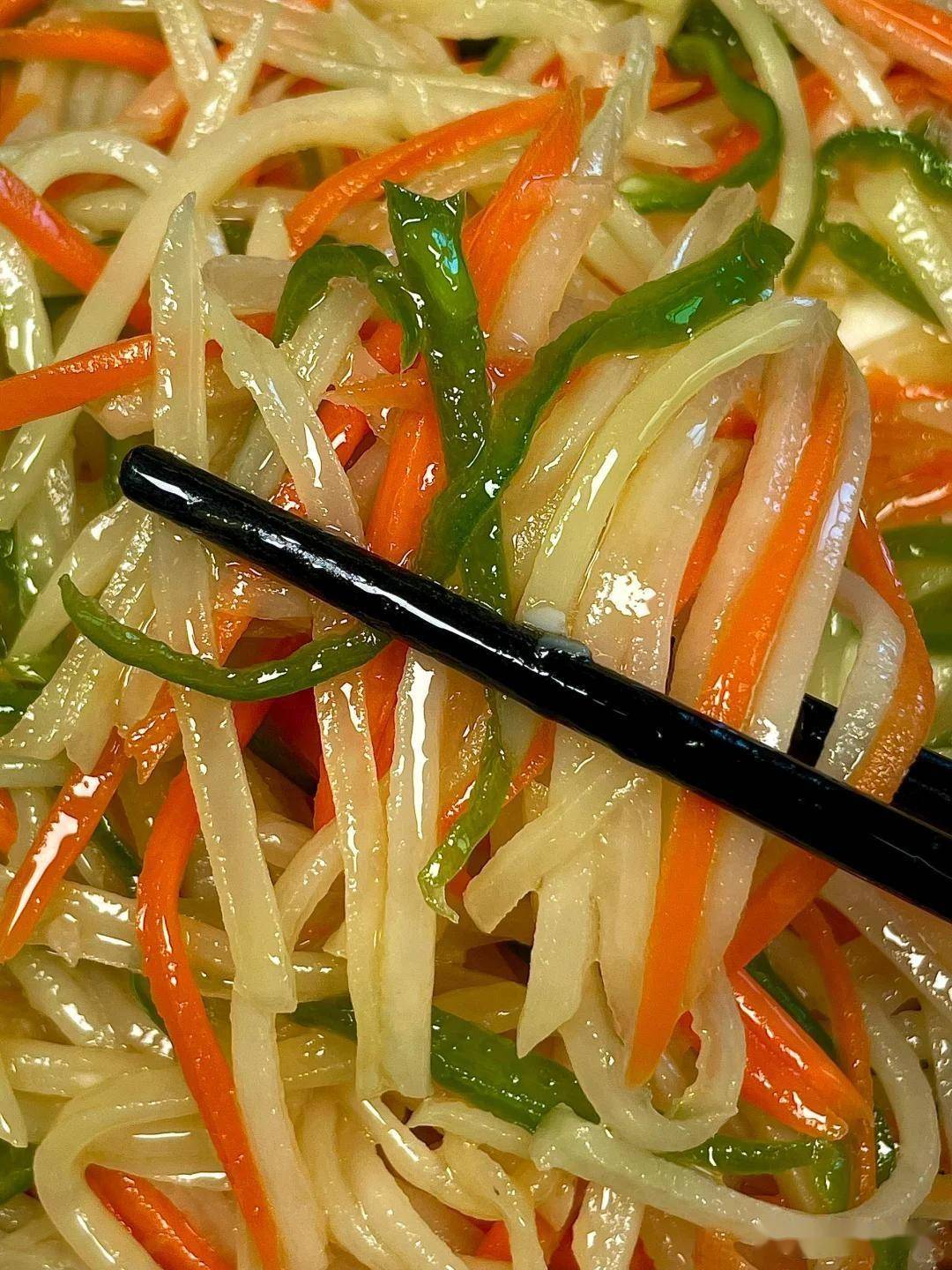 炒土豆丝怎么炒？打工人快收藏我这个家常做法，三分钟拿下